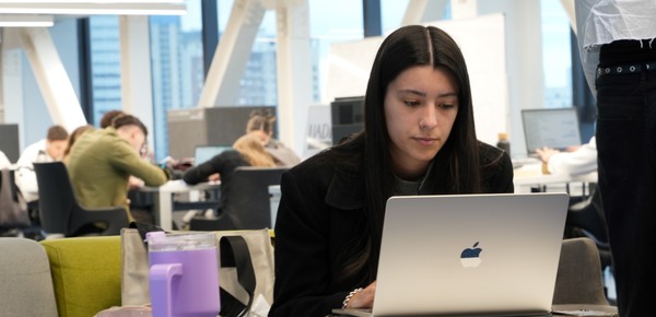 Polémica por el código de vestimenta que impuso la UADE en sus facultades: “Nos están limitando”