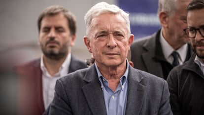 El Tribunal exonera al expresidente colombiano Álvaro Uribe en dos de los cinco casos por manipulación de testigos