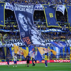 El emotivo homenaje de Boca a Russo: banderas, video y una camiseta al cielo