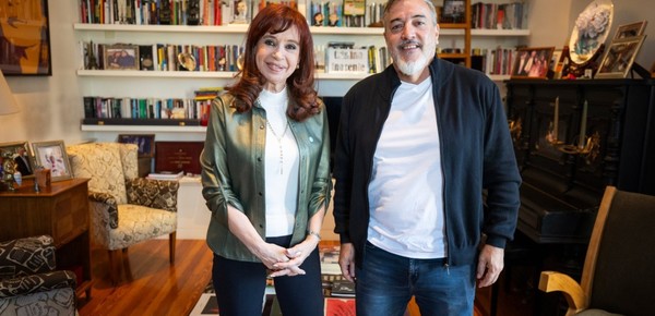 Un sindicalista enfrentado a Milei se mostró con Cristina y se reabre en el peronismo el debate por el empleo público