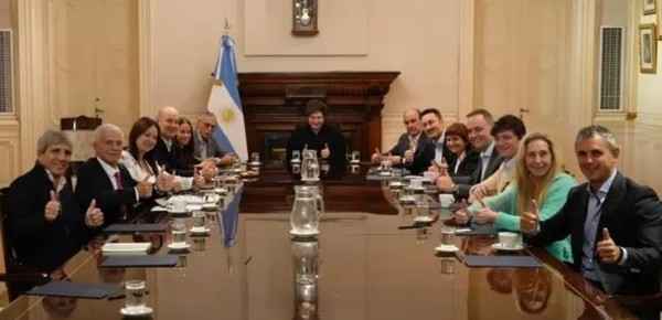 Reunión de Gabinete XL y otra vez Francella: antes del cierre de listas, Milei reunió a sus ministros