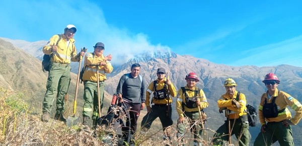 Se perdió en un cerro de Jujuy, prendió una fogata para dar aviso de su ubicación y provocó un incendio forestal