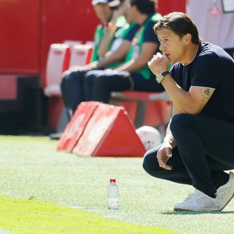 El Sevilla de Almeyda recibió un duro golpe tras la goleada al Barcelona