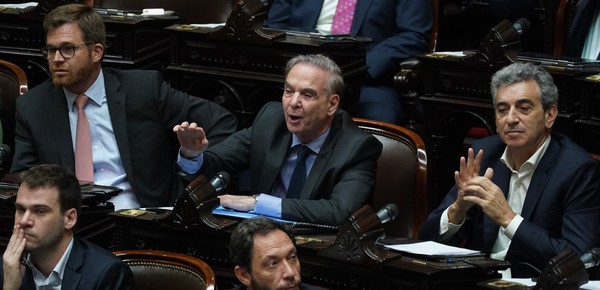 El Gobierno se mostró abierto a negociar el Presupuesto y la oposición reclamó que vaya Luis Caputo a defenderlo