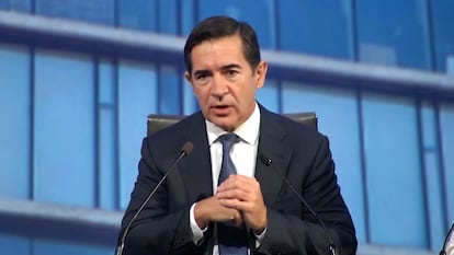 Carlos Torres rechaza dimitir tras el fracaso de la opa del BBVA sobre el Sabadell