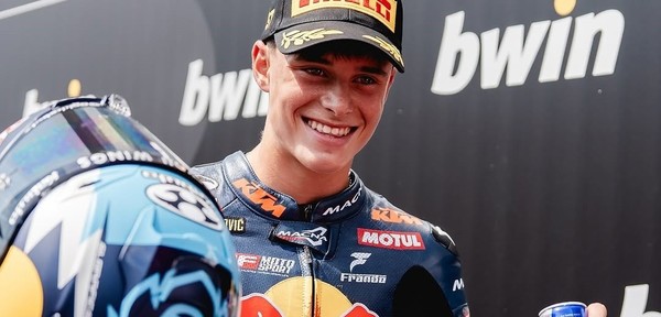 Con 17 años, Valentín Perrone logró la primera pole de su carrera en Moto3