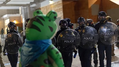 Un tribunal de apelación estadounidense da luz verde a Trump para enviar tropas a Portland