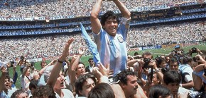 Murió Roberto Cejas, el hincha que llevó a Maradona en andas en México 86