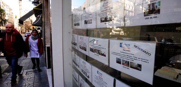 Bancos suspenden créditos hipotecarios y hay apuro por cerrar escrituras antes del lunes