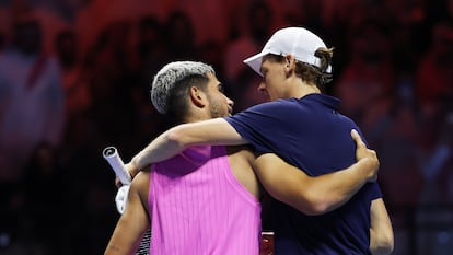 Sinner doblega a Alcaraz en el desierto y se lleva seis millones de dólares de Arabia Saudí