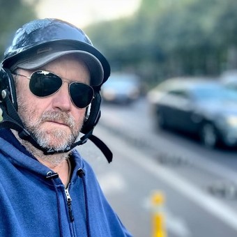 Un fotógrafo mató a sus dos gemelos con discapacidad y luego apareció muerto