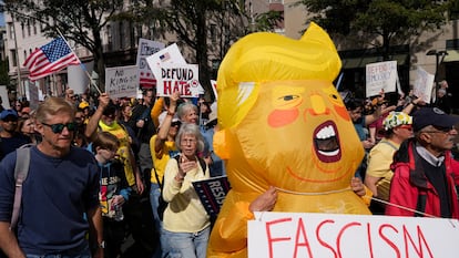 Cientos de miles de personas protestan en Estados Unidos contra la deriva autoritaria de Trump