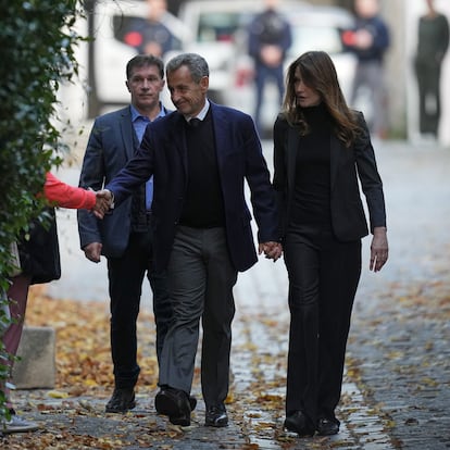 Otro bache más en el matrimonio de Carla Bruni y Nicolas Sarkozy: inicios polémicos, procesos judiciales y, ahora, la cárcel