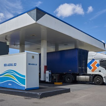 YPF amplía la disponibilidad de Azul 32 con modalidad en surtidor en 80 estaciones