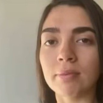 “Fue una desconexión voluntaria”, dijo la joven al presentarse en la comisaría