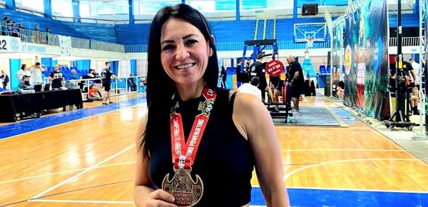 La maestra de matemática que levanta más de 300 kg y quiere volver a ser campeona mundial