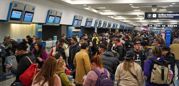 Arranca la medida de fuerza de pilotos en Aeroparque: Aerolíneas advirtió que afectará a 12 mil pasajeros