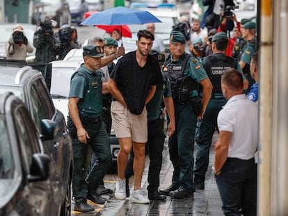 Un juzgado de Valencia procesa al futbolista del Elche Rafa Mir por agresión sexual y le impone 12.500 euros de fianza