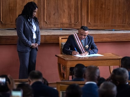 El coronel Randrianirina se convierte en el nuevo presidente de Madagascar tras la huida del anterior