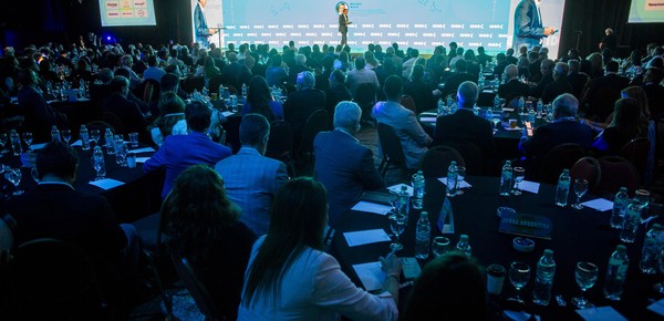 Los empresarios celebraron los anuncios sobre el apoyo de EE.UU.: hubo clima optimista aunque cautela electoral