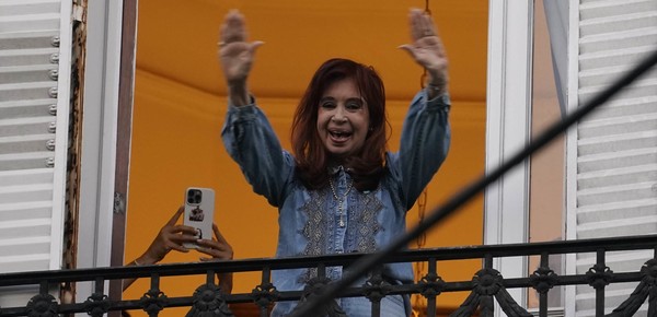 “Argentinos, ya saben qué hacer”, la reacción de Cristina Kirchner al apoyo de Trump a Milei en Washington