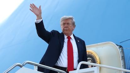 Trump recibirá a Putin al bajar del avión para la cumbre en Alaska