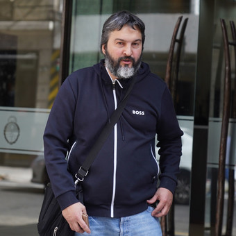El duro cruce de un periodista con el dueño del laboratorio del fentanilo mortal