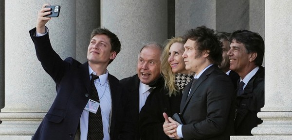 Caputo en campaña (la propia), Karina no es lo que era y Milei cada vez más bilardista