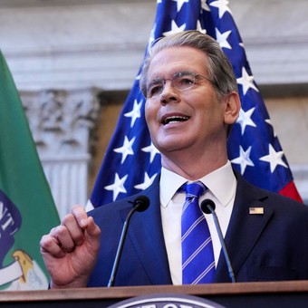 La economía preelectoral, marcada por emociones, tuits y dólares de Trump