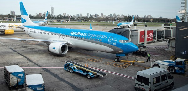 Aerolíneas Argentinas retiró ocho aviones de su flota para revisar los motores por posibles desperfectos