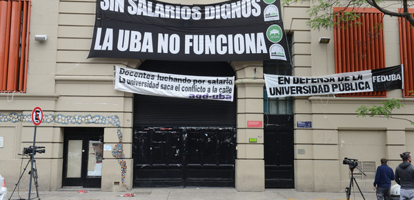 El Gobierno anunció un aumento de salarios para los docentes y no docentes universitarios