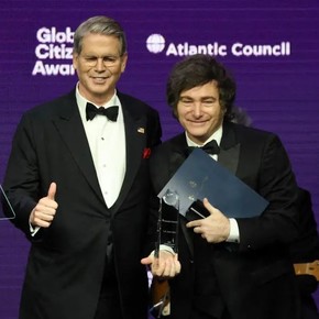 Bessent confirmó que EE.UU. también está interviniendo en el mercado de dólares financieros