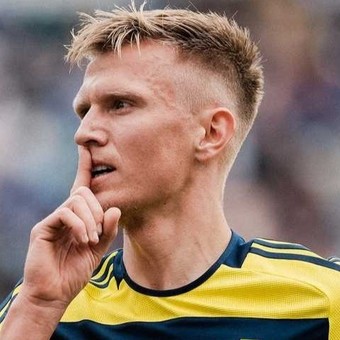 El futbolista inglés del Nashville que sueña pasar a Messi en la tabla de goleadores