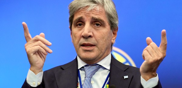 Caputo les hizo un guiño a los empresarios: “Ahora se vienen las reformas laboral y tributaria”