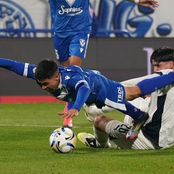 Lomónaco y su insólito blooper contra Vélez que terminó en penal y expulsión