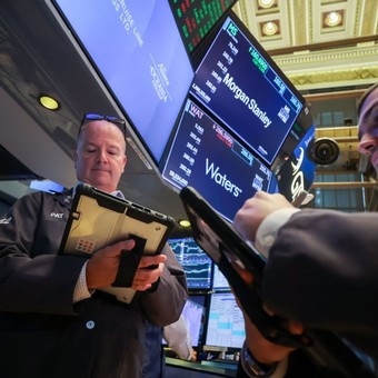 En otro día agitado, los bonos volvieron a caer pero subieron las reservas