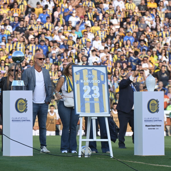 Emotivo homenaje de Central a Russo: esparcieron sus cenizas en el Gigante de Arroyito