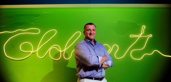 Globant no puede cortar la mala racha: se hunden 15% las acciones tras su primera pérdida en 10 años